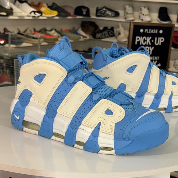 2017 Nike More UPTEMPO “University Blue“ size 10.5
